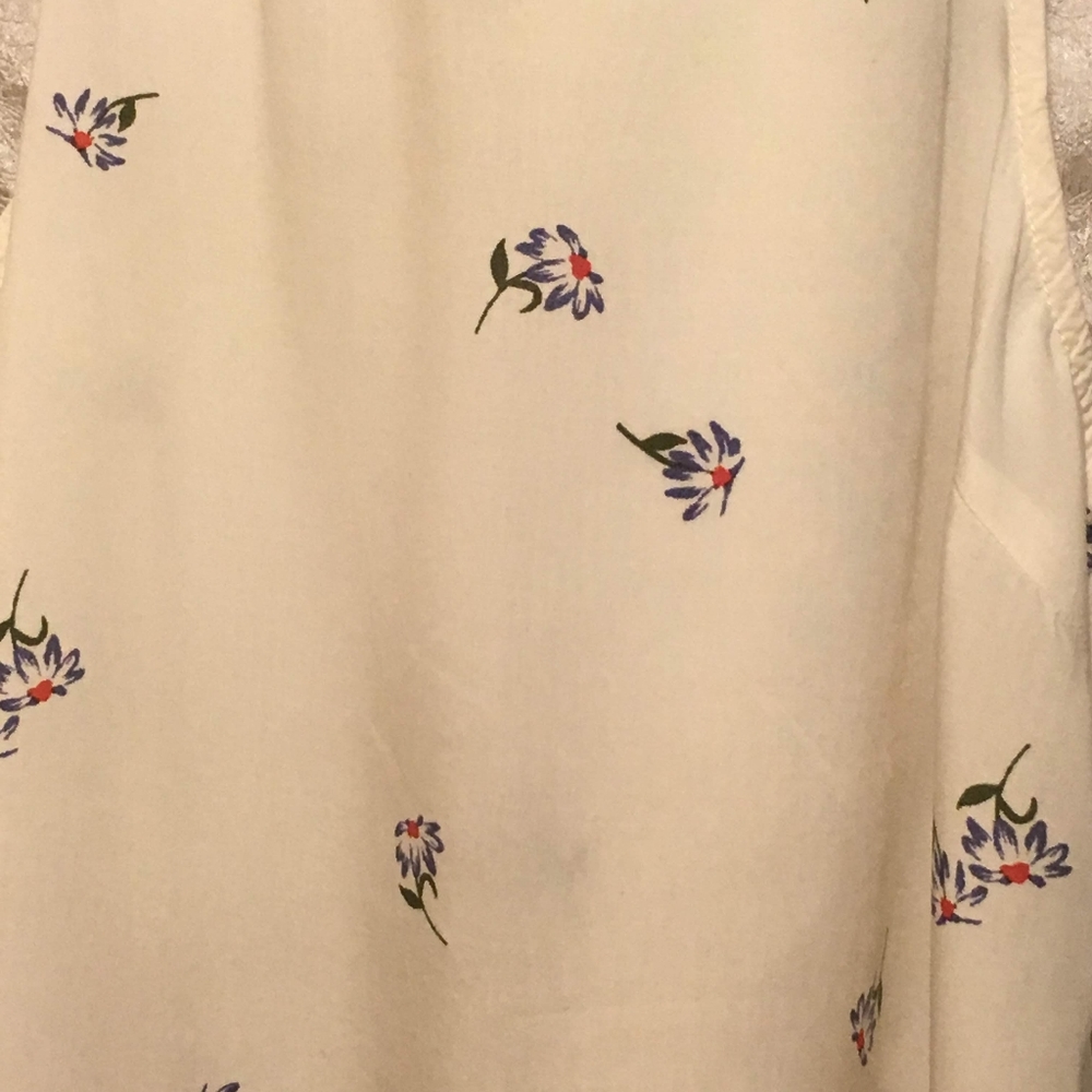Old Navy sleeveless white blouse with flowers